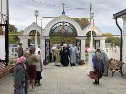 Митрополит Варнава провел богослужение в храме в селе Анат-Киняры