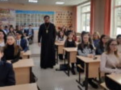 В Чебоксарском колледже Н.В. Никольского состоялась встреча студентов со священником