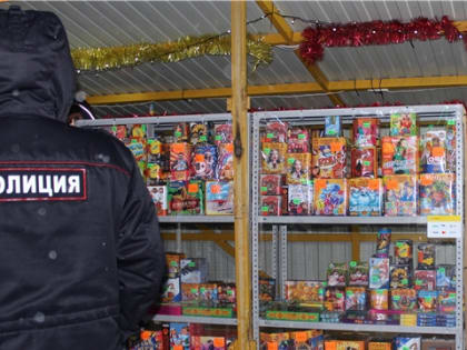 В Чебоксарах проверено 42 торговых павильона по продаже пиротехники
