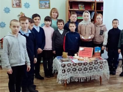 Листая Блокадную книгу