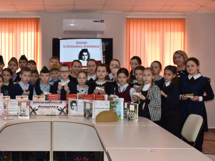 ДЕВОЧКА С ВАСИЛЬЕВСКОГО ОСТРОВА