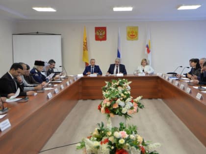 Леонид Черкесов обсудил перспективы развития Ассамблеи народов Чувашии