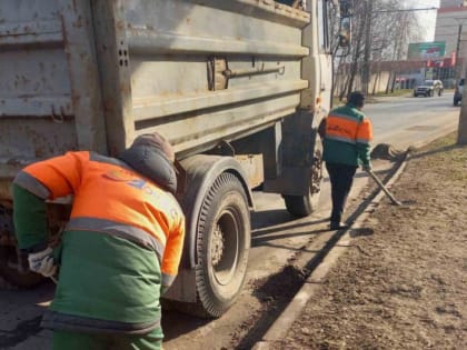 Дорэкс завершает уборку смёта на  основных магистралях города.