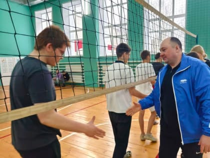 Товарищеский волейбол в школе №3 Шумерли