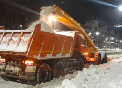 В городе Чебоксары продолжаются работы по уборке и вывозу снега