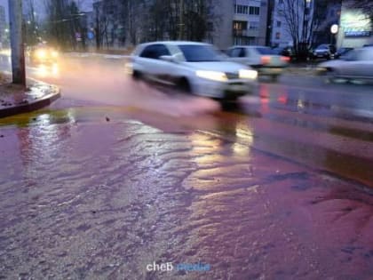 В Чувашии ищут источник розово-оранжевой воды на Эгерском бульваре в Чебоксарах