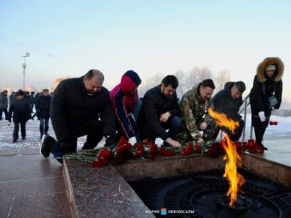 Денис Спирин принял участие в церемонии возложения цветов в честь Дня Героев Отечества