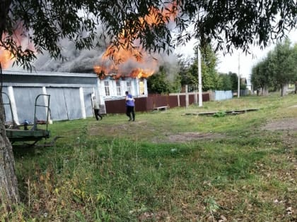 В Чувашии после пожара многодетная семья осталась без дома, требуется помощь