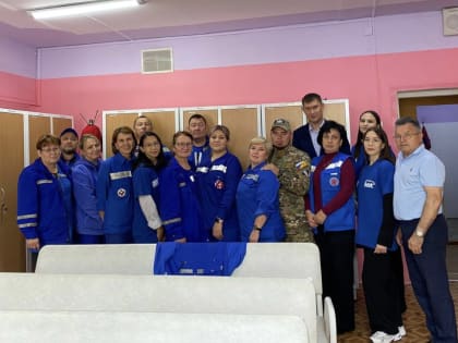 Молодогвардейцы Канашского местного отделения поздравили сотрудников скорой помощи