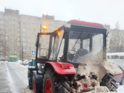 Гололед не пройдет: в Чебоксарах управляющие компании и дорожники борются с последствиями оттепели