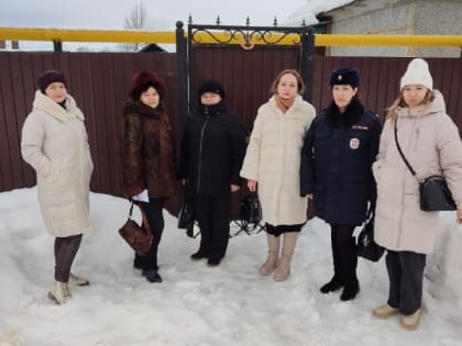 Профилактические рейды в семьи, находящиеся в социально-опасном положении