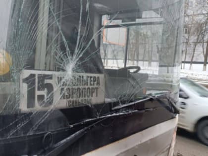В Чебоксарах столкнулись два автобуса