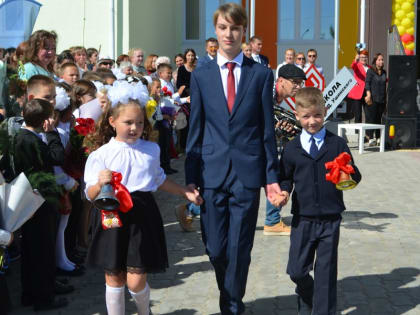 1 сентября в городе Мариинский Посад открыли новую современную школу