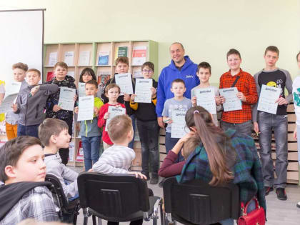 Владимир Лидерман поздравил победителей городского хакатона