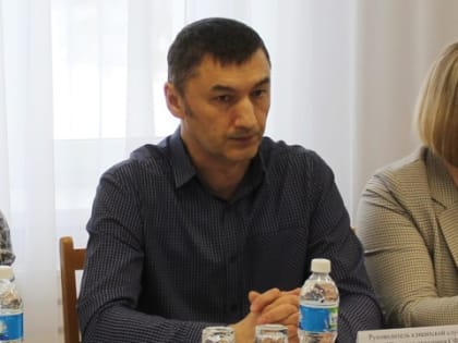 Руководитель клиентской службы Отделения фонда пенсионного и социального страхования Сергей Озяков провел рабочую встречу с сотрудниками администрации Шумерлинского муниципального 