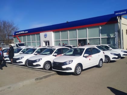 Еще 14 новых легковых автомобилей переданы районным больницам