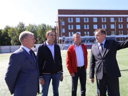 Глава республики Михаил Игнатьев проинспектировал ход строительства спортивных объектов Чувашского кадетского корпуса