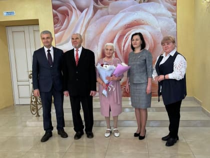 50 лет совместной жизни отмечают сегодня Николай Витальевич и Галина Антоновна Смирновы