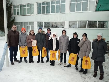 В Алатыре местное отделение партии наградило лучших участников игры "Зарница"