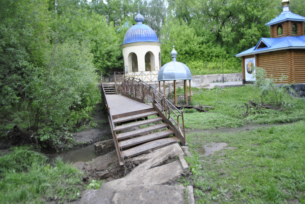 Родники чебоксары. Родник в Новочебоксарске. Купель равноапостольного князя Владимира. Купель Новочебоксарск.