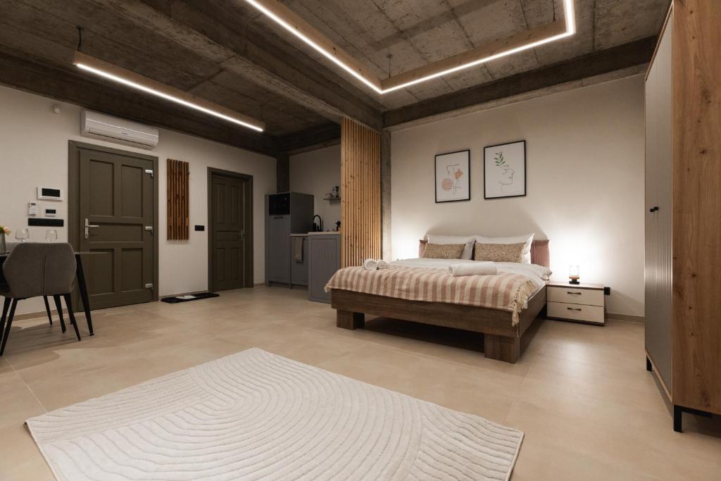 listing card gallery