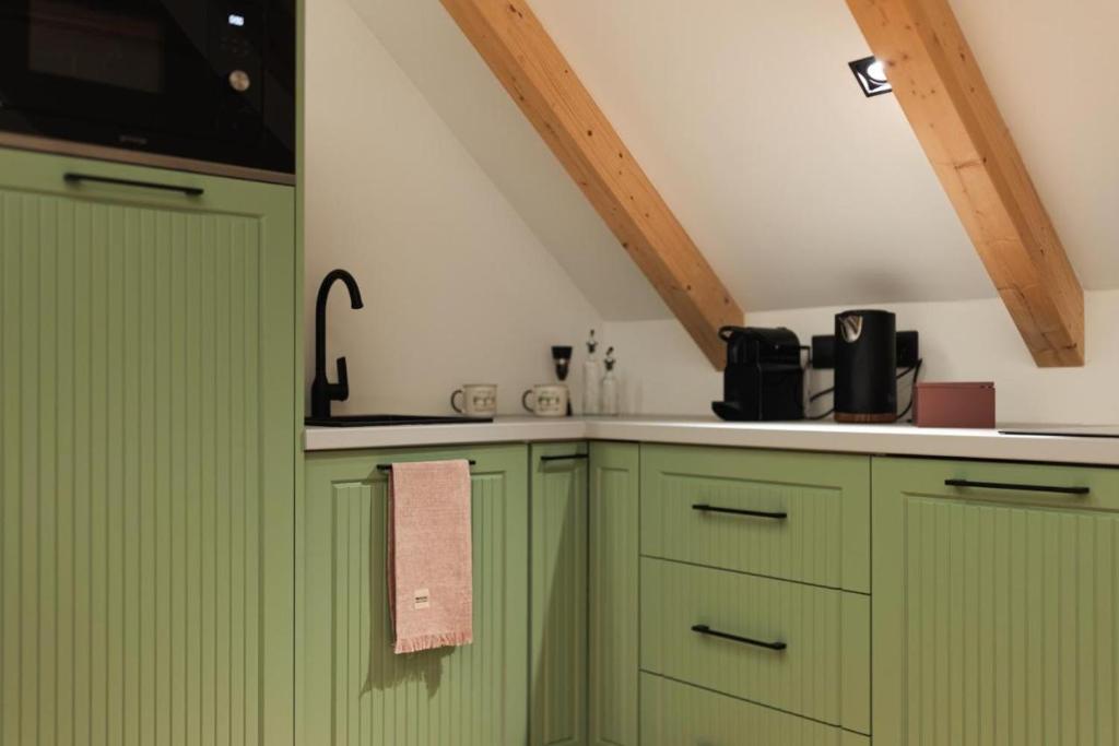 listing card gallery