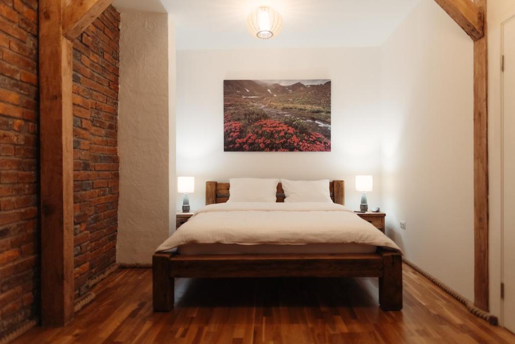 listing card gallery