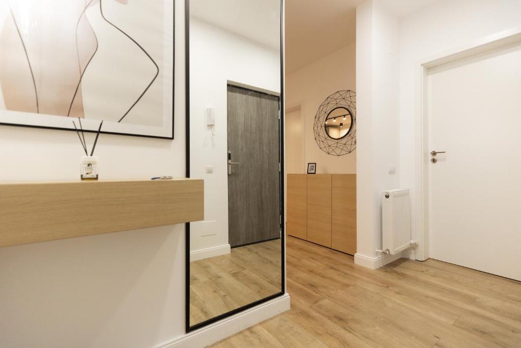 listing card gallery