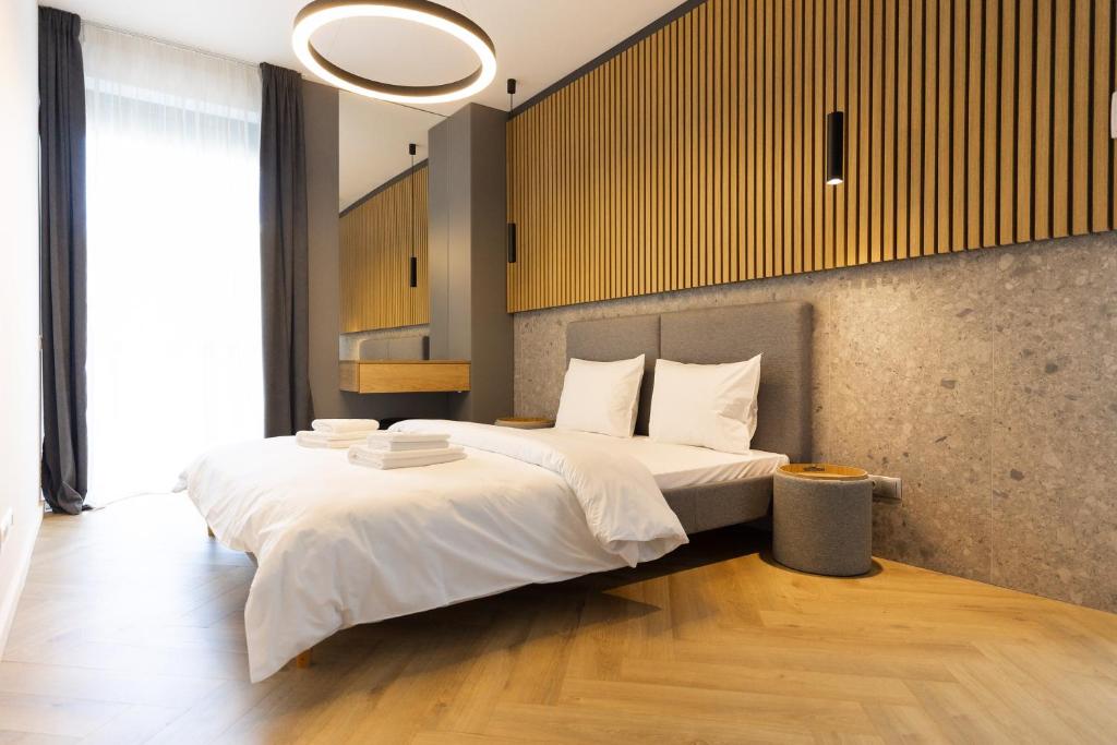 listing card gallery