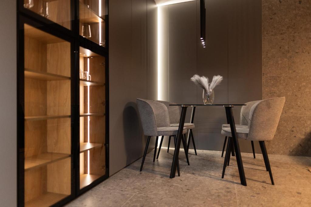 listing card gallery