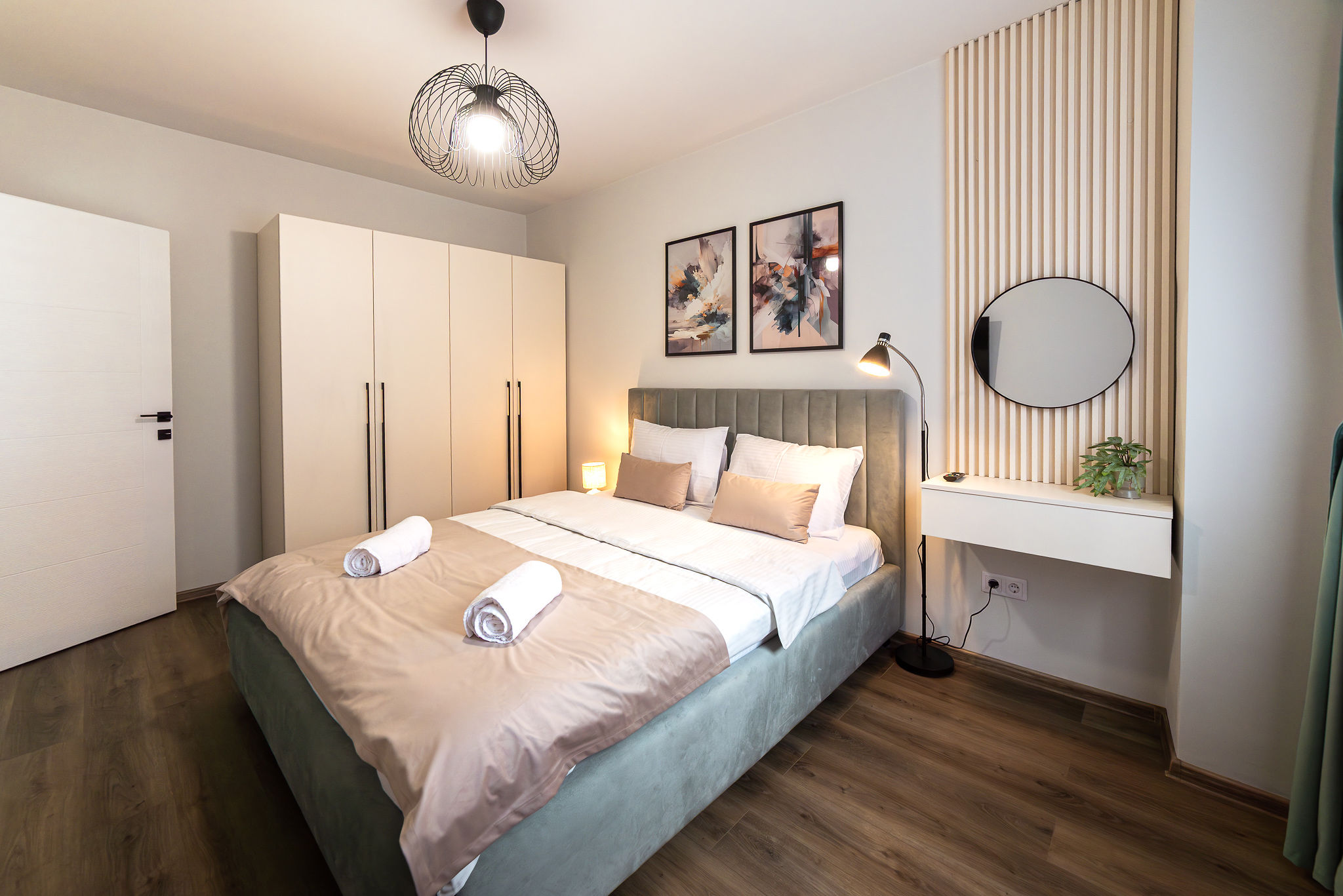 listing card gallery