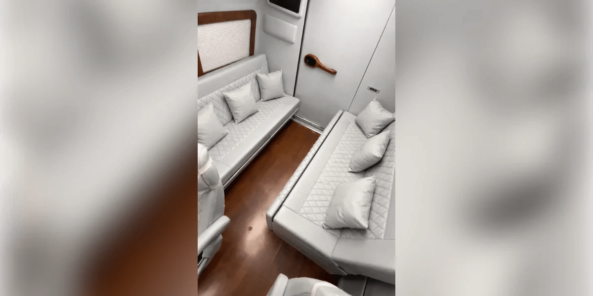 THS3- Caravan from Surat 10/12 Seater