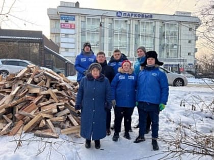 Депутаты Думы Сергей Калиновский и Оксана Жучкова оказали содействие социально незащищенным иркутянам