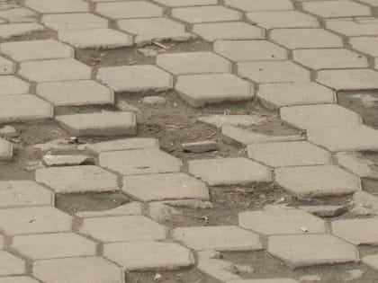 Состояние тротуаров вызывает много вопросов у жителей и гостей&nbsp;Иркутска