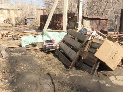 Некоторые дворы в Иркутске превращаются&nbsp;в&nbsp;свалки