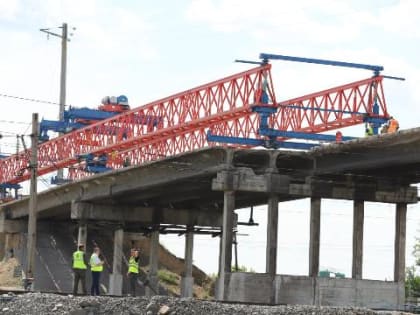 Мэр Иркутска и депутат гордумы проверили ход работ на Батарейной