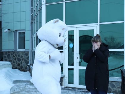 В Иркутске молодогвардейцы помогли участнику СВО устроить сюрприз для матери