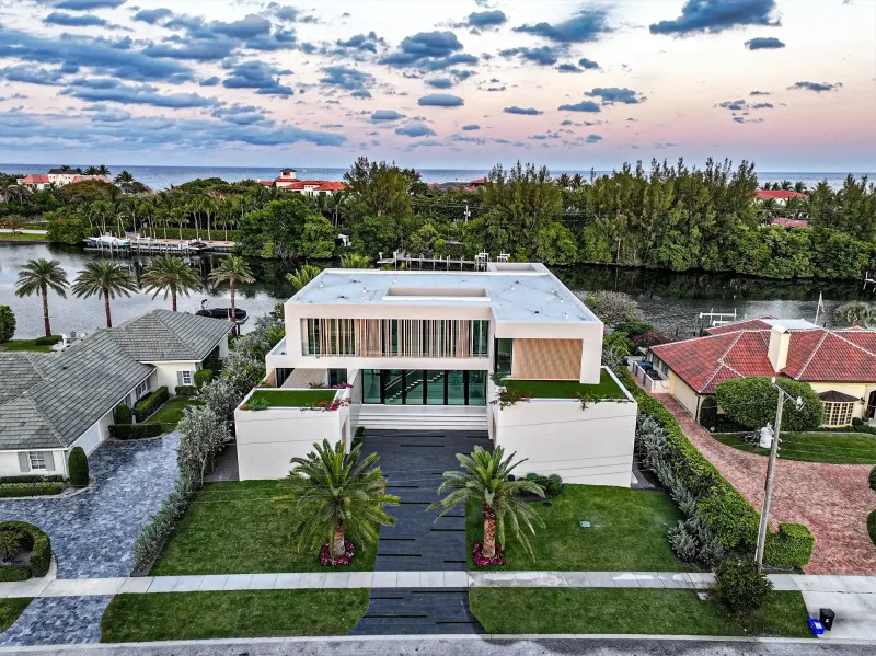 Modern luxury architecture mansion in Florida