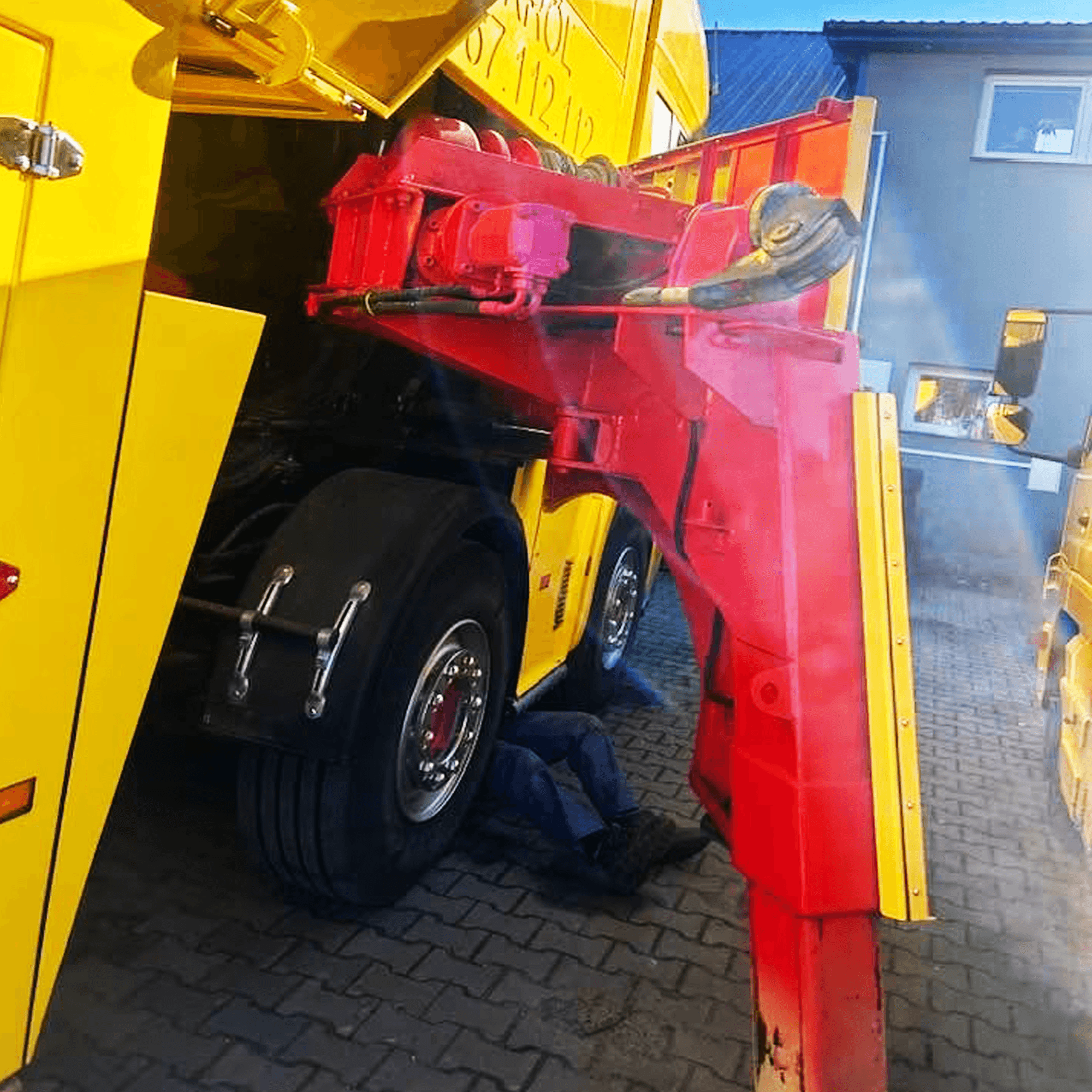 Pomoc drogowa Holownik ciężarowy Scania 144 530V – widok 4