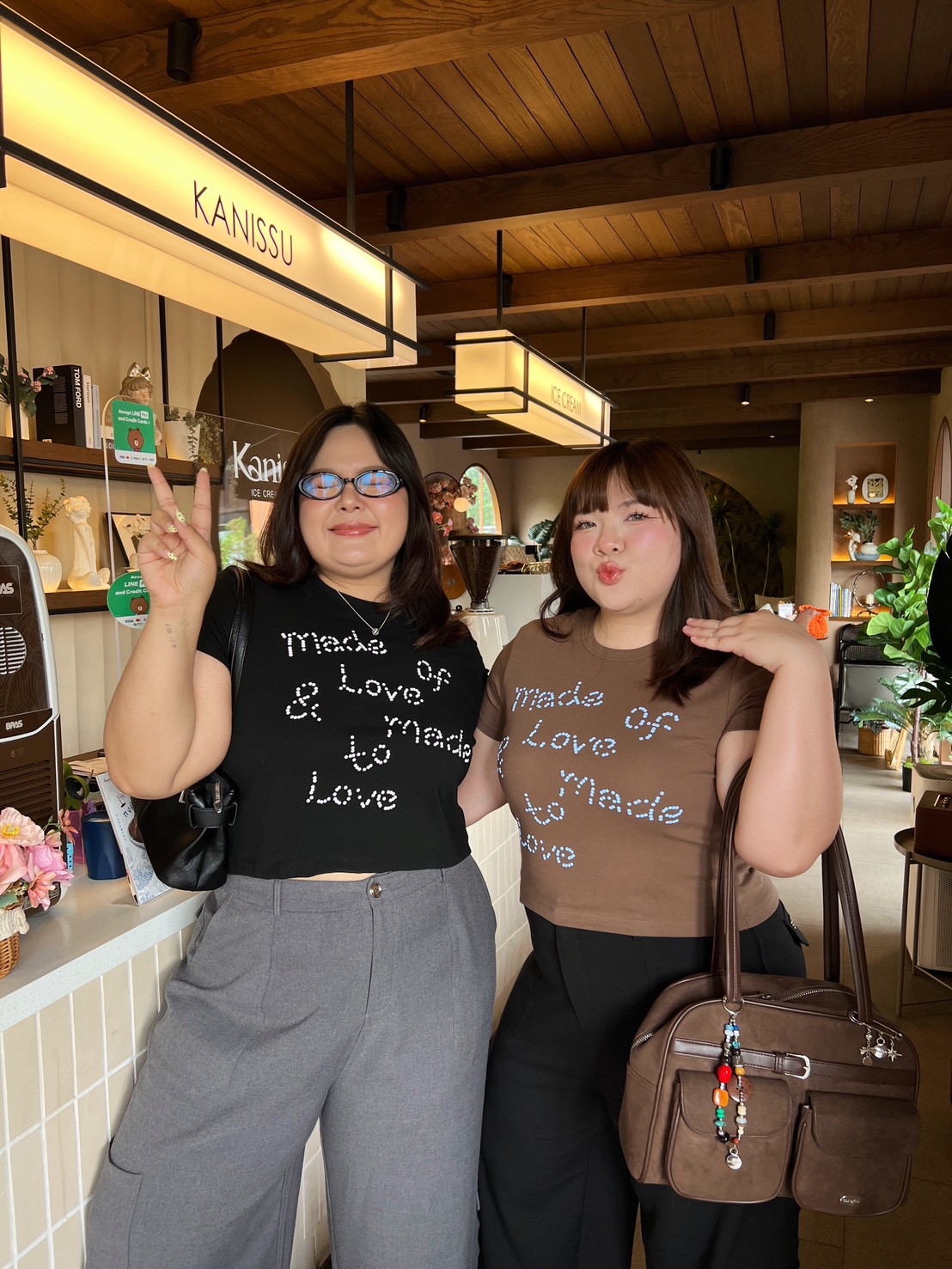 เสื้อสาวอวบใส่เที่ยว