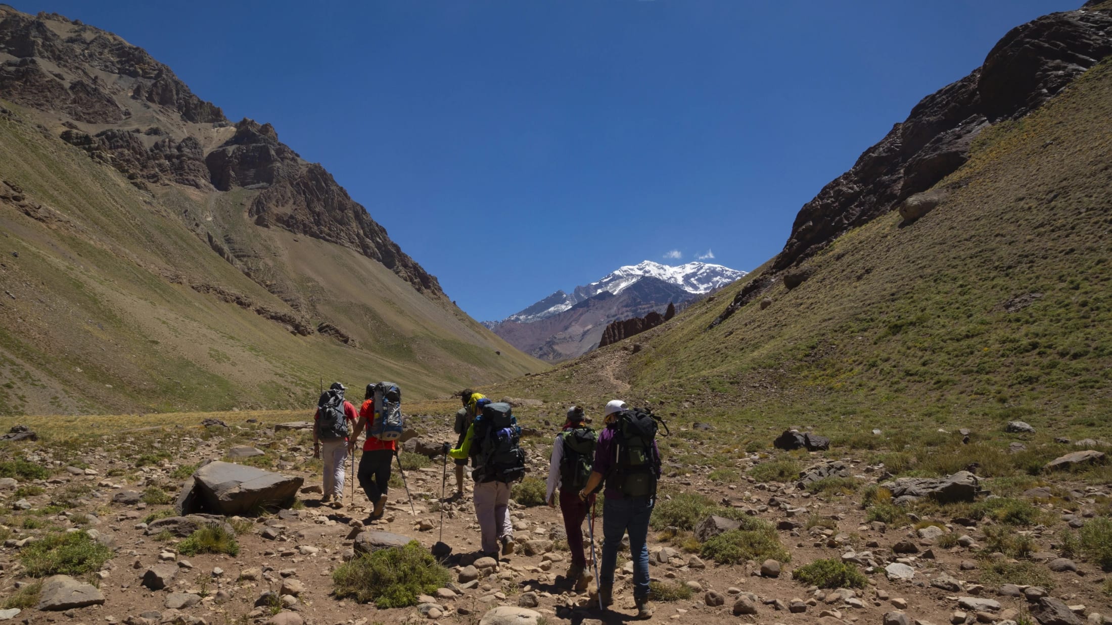 Trekkers on the circuit around Ausangate