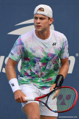 Munar vs Bergs Eastbourne Preview: Grass Predictions