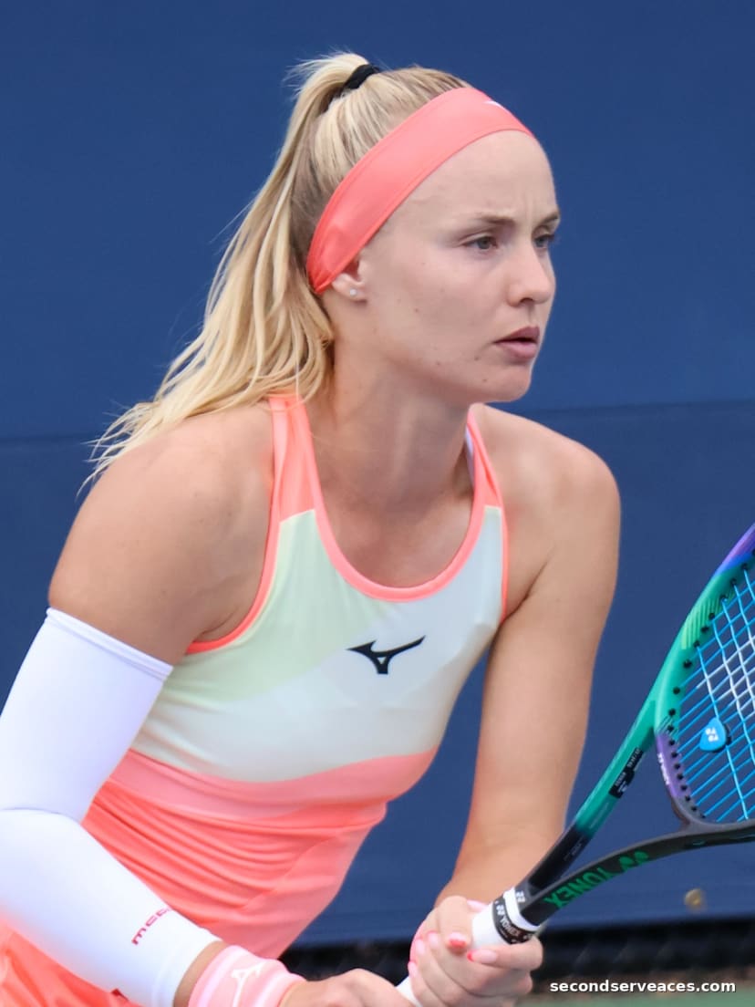 Sramkova Powers Past Blinkova in Toronto Main Draw Opener