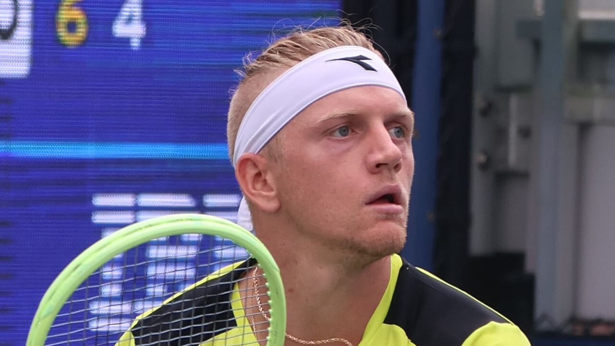 Fokina Defeats Hurkacz 6-4, 7-6 to Win Chengdu Title