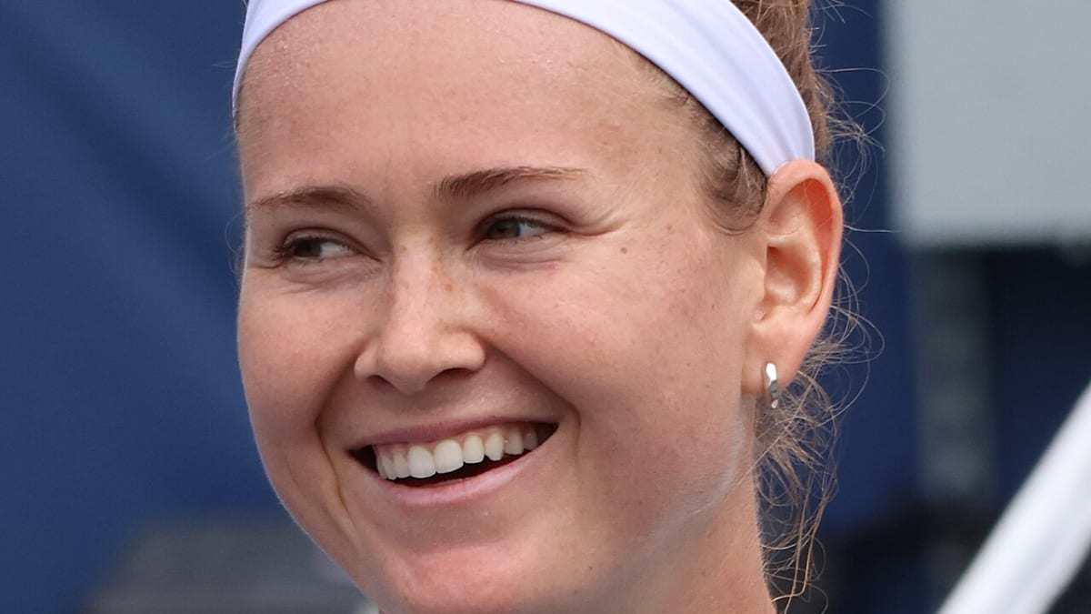Marie Bouzkova Beats Bouzas Maneiro 7-5, 7-5 in Prague