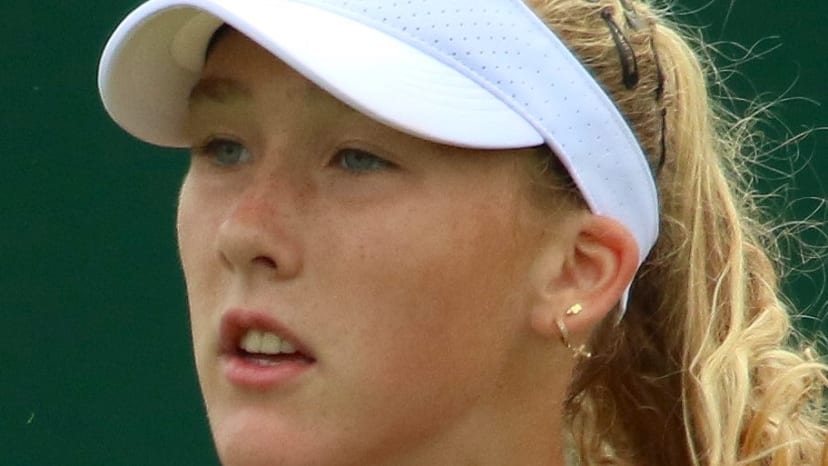 Zheng Beats Mertens 7-5, 6-2 to Set Andreeva China Open Final