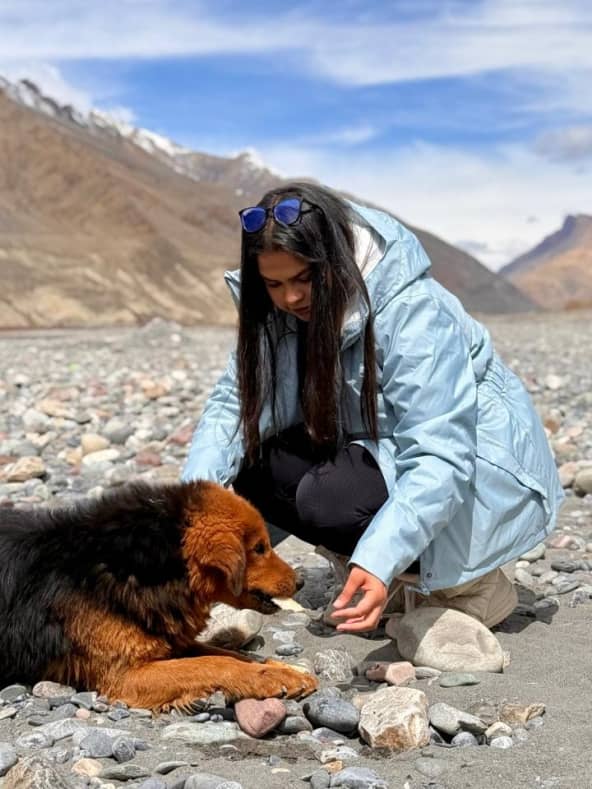Vanshu Saini with a mountain dog in the Himalayas