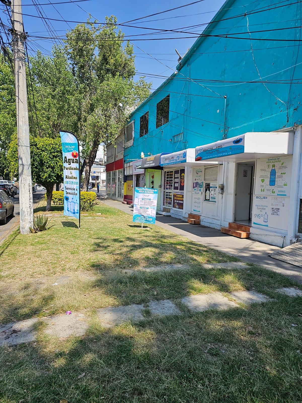 Foto de una Traspaso Purificadora AquaClyva en funcionamiento