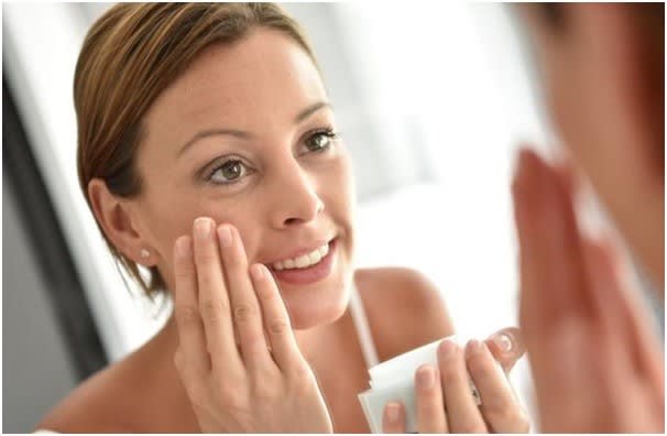 нанесение антивозрастного крема