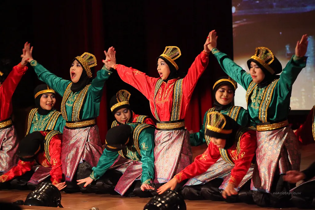 tari saman dari aceh